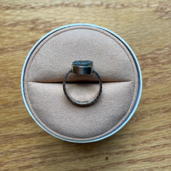 Silver and Agate Metallic Ring - Picture 2 of 3